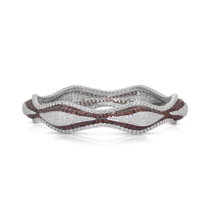 Sophisticated 16.25ct Spessartites and Diamonds Bangle in 18k White Gold - IGI Certified