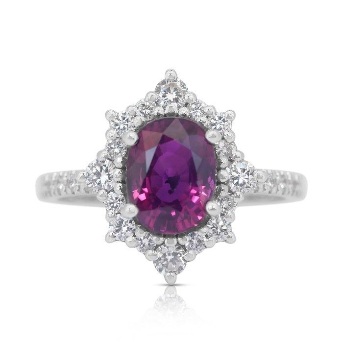 Sophisticated 2.58ct Sapphire and Diamonds Cluster Ring in 18k White Gold - GIA Certified