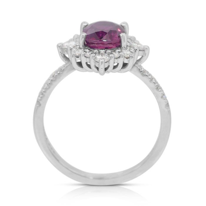 Sophisticated 2.58ct Sapphire and Diamonds Cluster Ring in 18k White Gold - GIA Certified