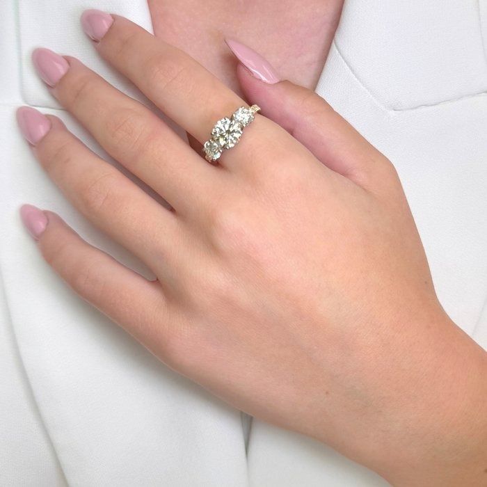 Sophisticated 2.77ct Diamonds 3-Stone Ring in 18k Yellow & White Gold - IGI Certified