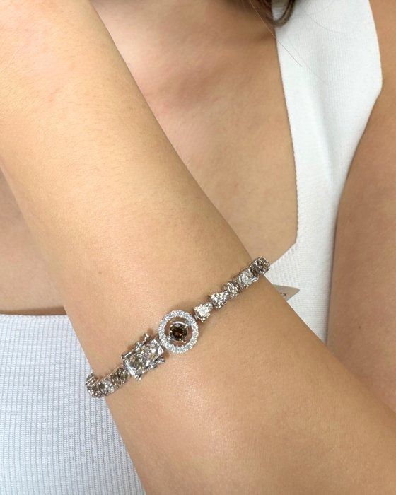 Sophisticated 6.25ct Diamonds Bracelet in 18k White Gold - IGI Certified