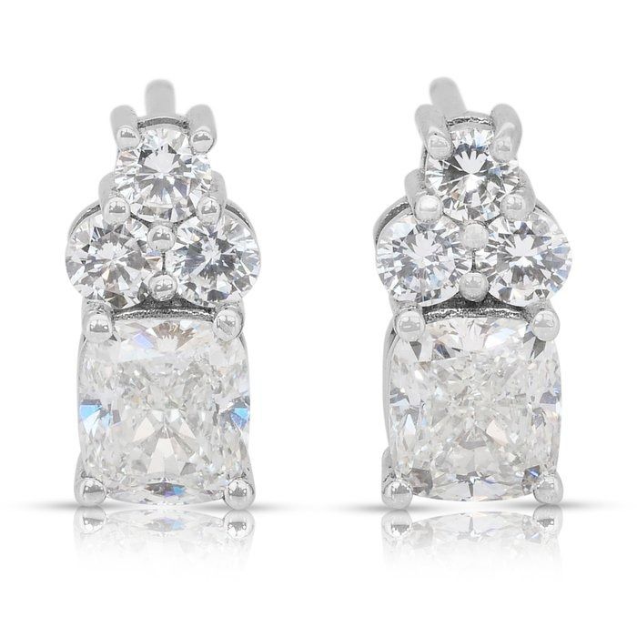 Sparkling 2.40ct Diamonds Earrings in 18k White Gold - IGI Certified