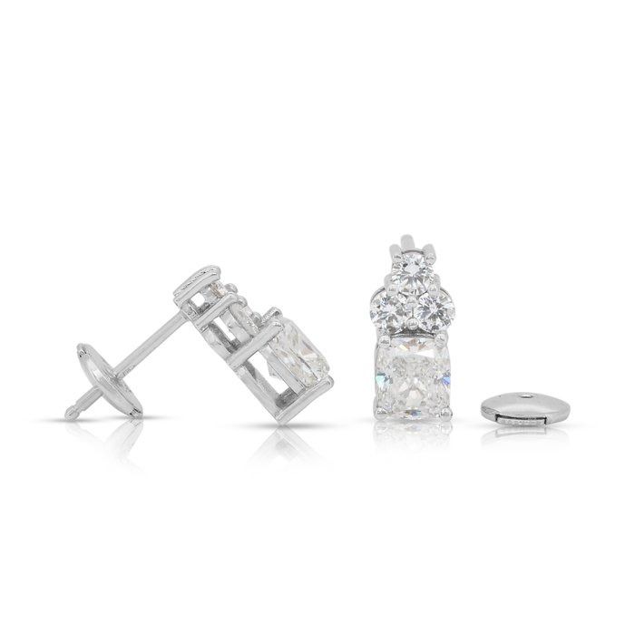 Sparkling 2.40ct Diamonds Earrings in 18k White Gold - IGI Certified