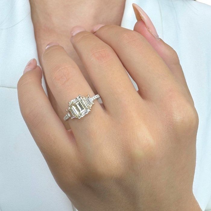 Sparkling 2.62ct Diamonds 3-Stone Ring in 18k White & Rose Gold - IGI Certified