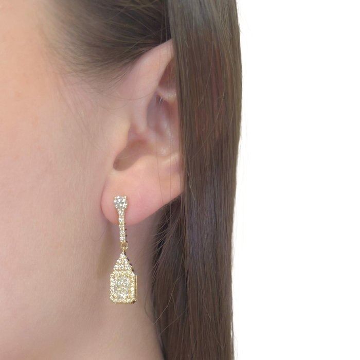 Sparkling 3.05ct Diamonds Drop Earrings in 18k Yellow Gold - IGI Certified