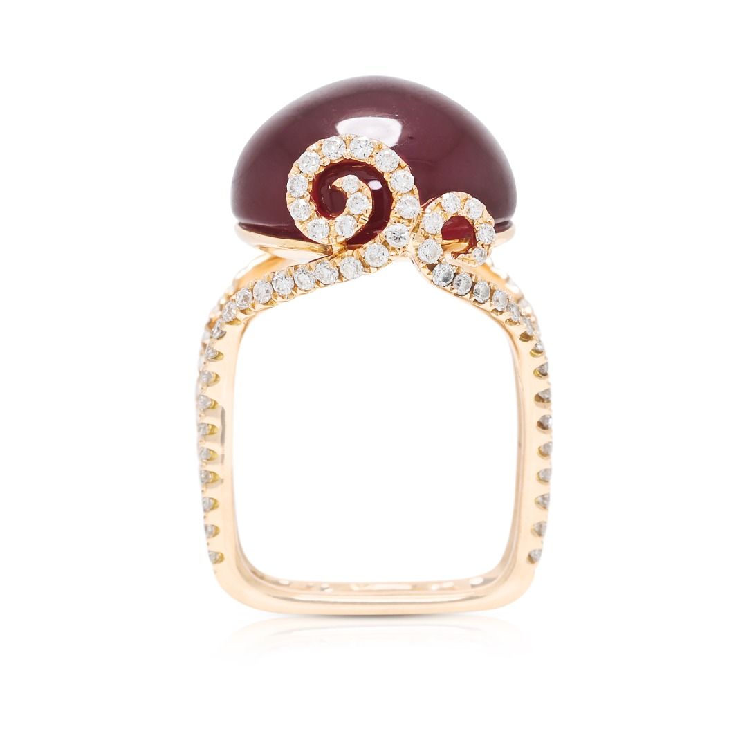 Statement-Ring mit 20.91ct Cabochon-Rubin und 0.85ct natürlichen Diamanten aus 18K Roségold (glasgefüllter Rubin)