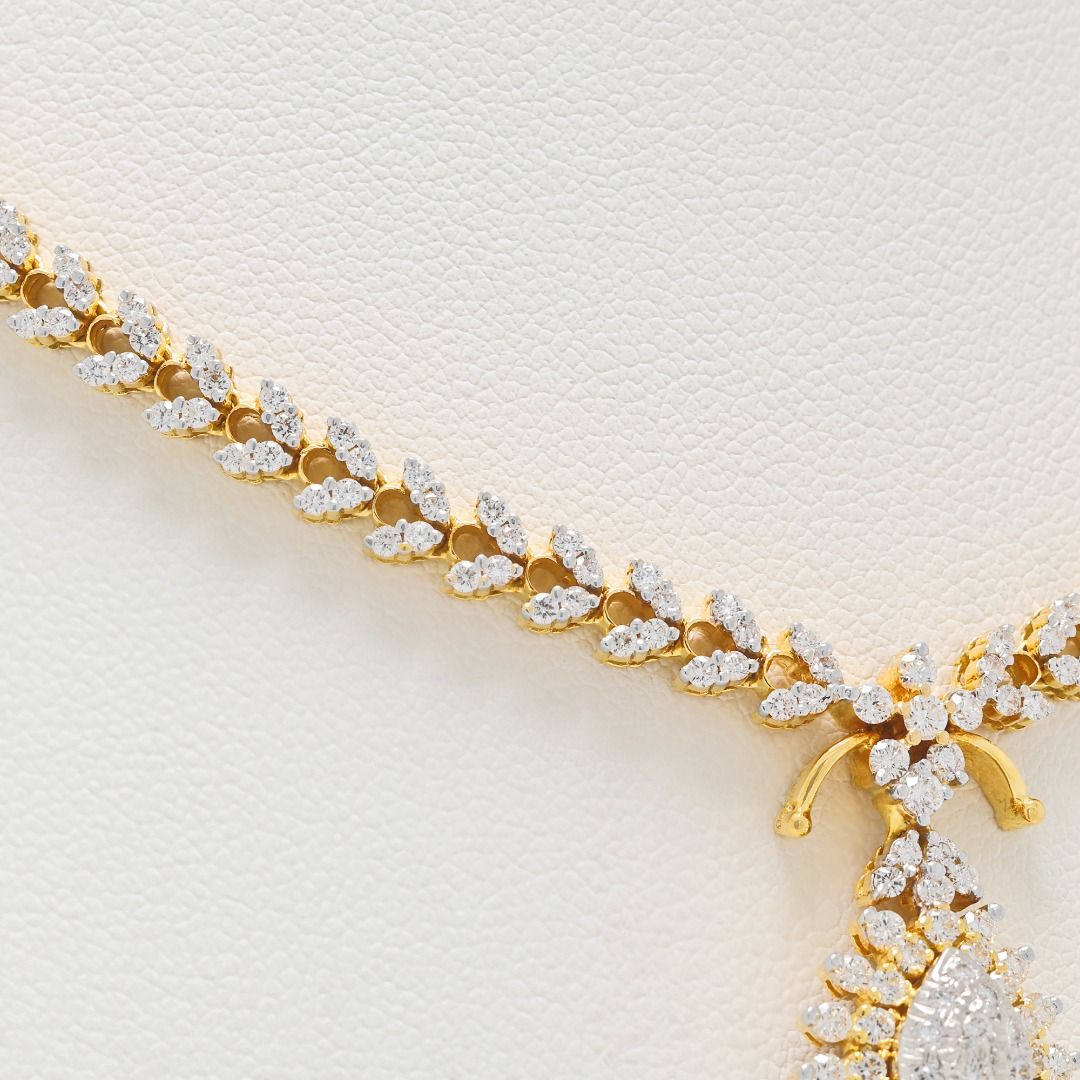 Statement 2.23ct Diamond Necklace in 18K Two-Toned Gold - IGI Certified