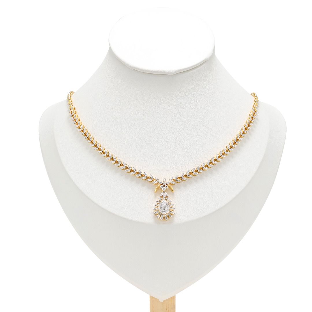 Statement 2.23ct Diamond Necklace in 18K Two-Toned Gold - IGI Certified
