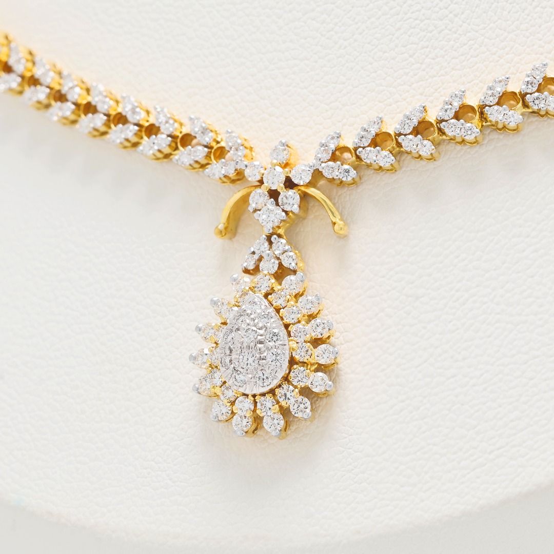 Statement 2.23ct Diamond Necklace in 18K Two-Toned Gold - IGI Certified