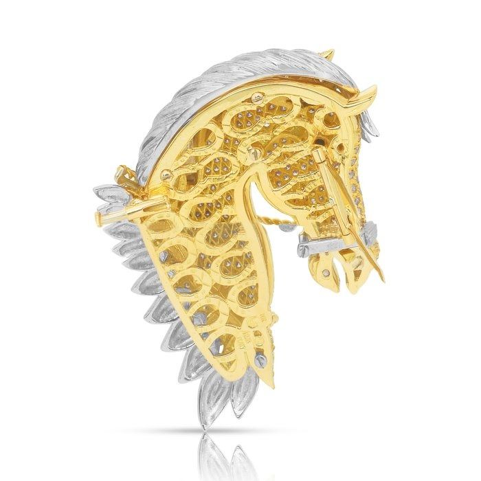 Striking 4.21ct Onyx and Diamonds Brooch in 18k Yellow Gold & Platinum - IGI Certified