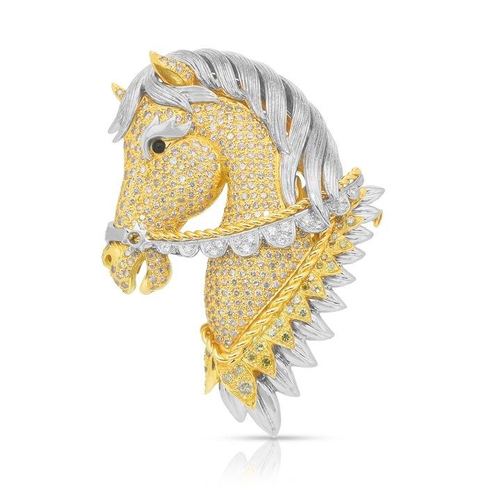 Striking 4.21ct Onyx and Diamonds Brooch in 18k Yellow Gold & Platinum - IGI Certified