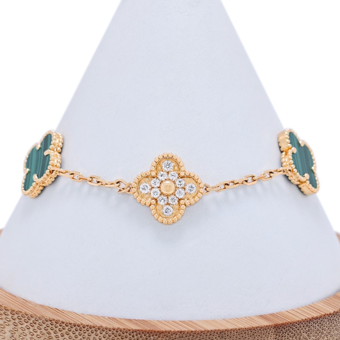 Stunning 0.60ct Natural Diamond and Malachite Four-Leaf Motif Bracelet in 18K Yellow Gold