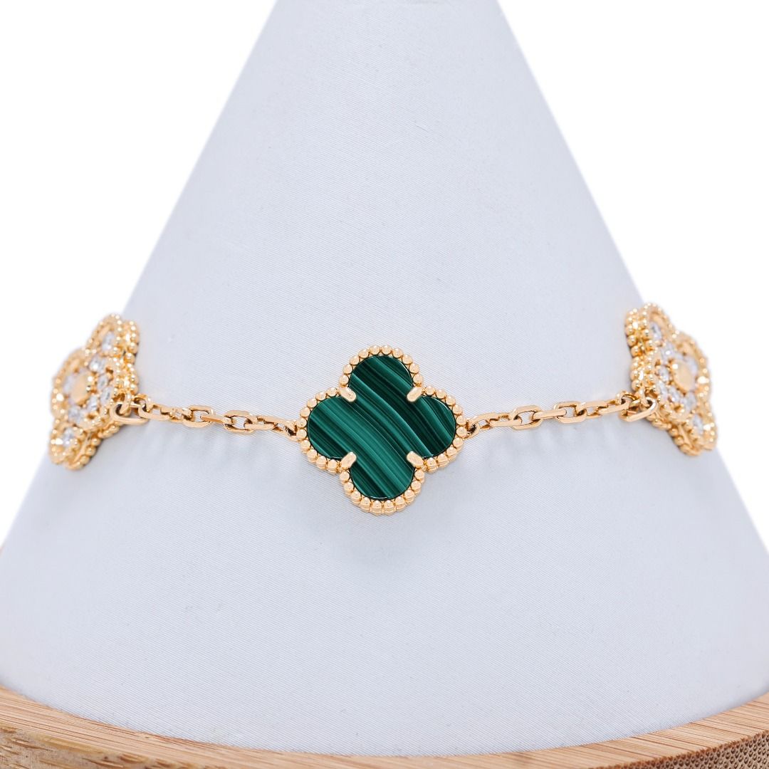 Stunning 0.60ct Natural Diamond and Malachite Four-Leaf Motif Bracelet in 18K Yellow Gold