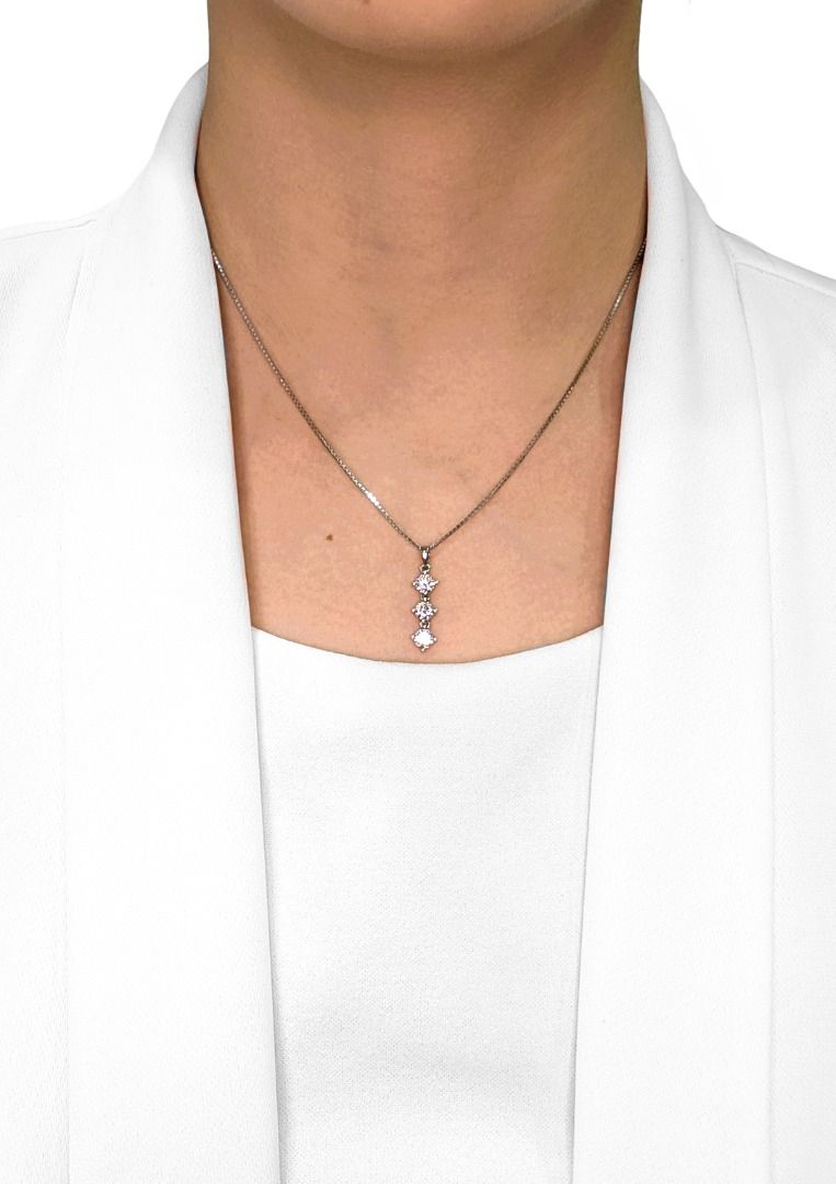 Stunning 0.85ct Triple Diamond Drop 18k White Gold Pendant and Chain