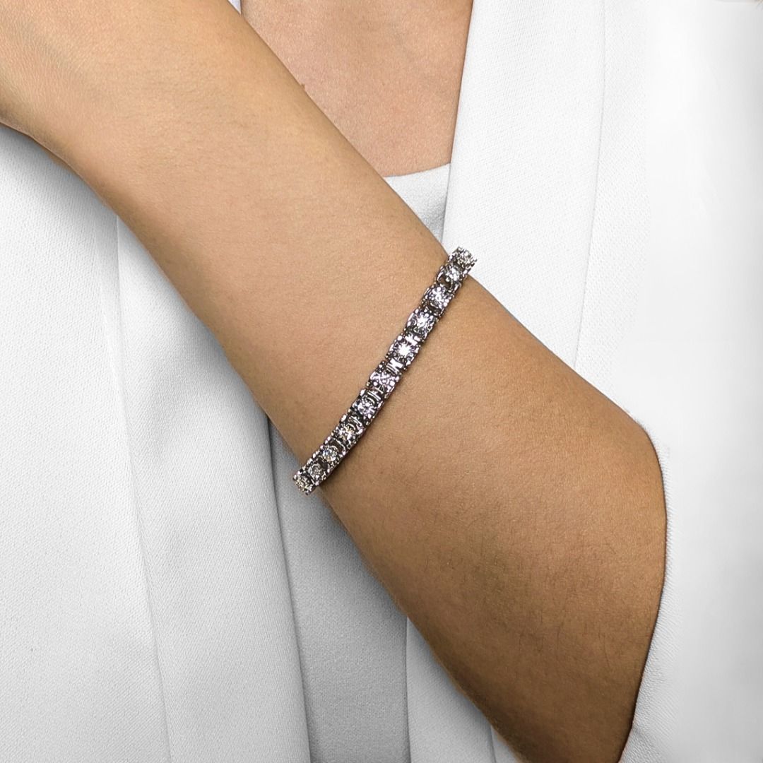Stunning 2.26ct Diamond Panel Bracelet in 18K White Gold