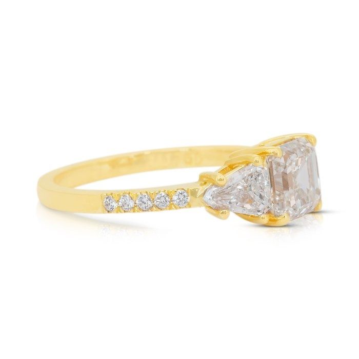 Stunning 2.33ct Diamonds 3-Stone Ring in 18k Yellow Gold - IGI Certified