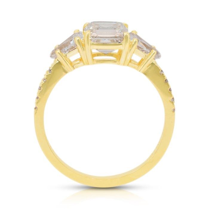 Stunning 2.33ct Diamonds 3-Stone Ring in 18k Yellow Gold - IGI Certified