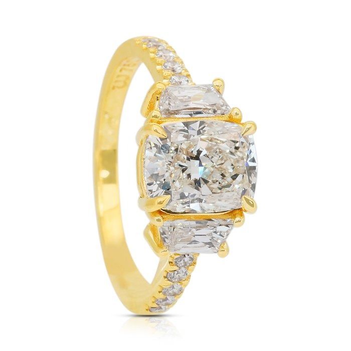 Stunning 2.62ct Diamonds 3-Stone Ring in 18k Yellow Gold - IGI Certified