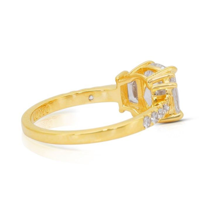 Stunning 2.62ct Diamonds 3-Stone Ring in 18k Yellow Gold - IGI Certified