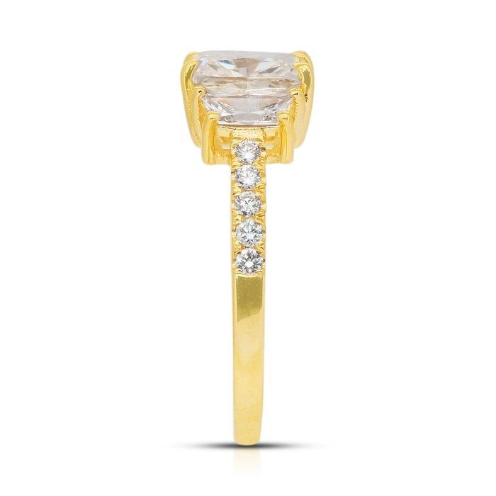 Stunning 2.62ct Diamonds 3-Stone Ring in 18k Yellow Gold - IGI Certified