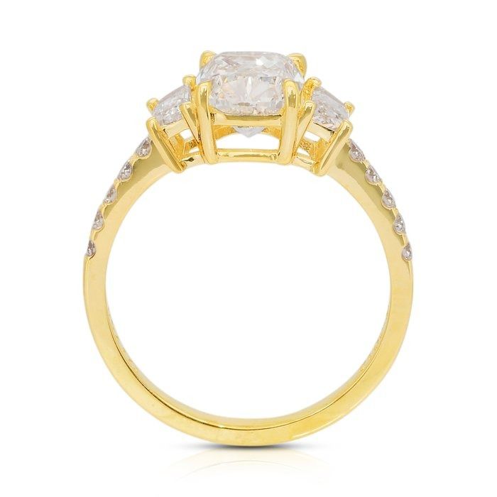 Stunning 2.62ct Diamonds 3-Stone Ring in 18k Yellow Gold - IGI Certified