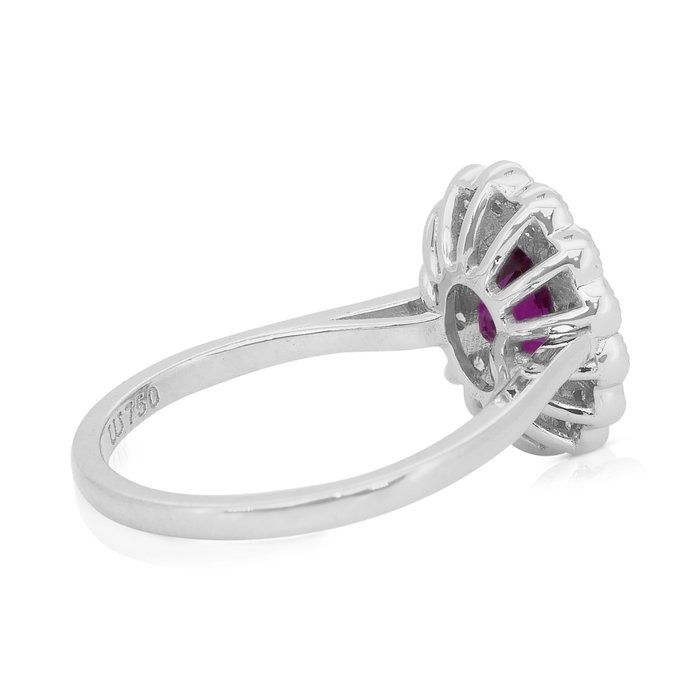 Stunning 3.18ct Sapphire and Diamonds Cluster Ring in 18k White Gold - GIA Certified