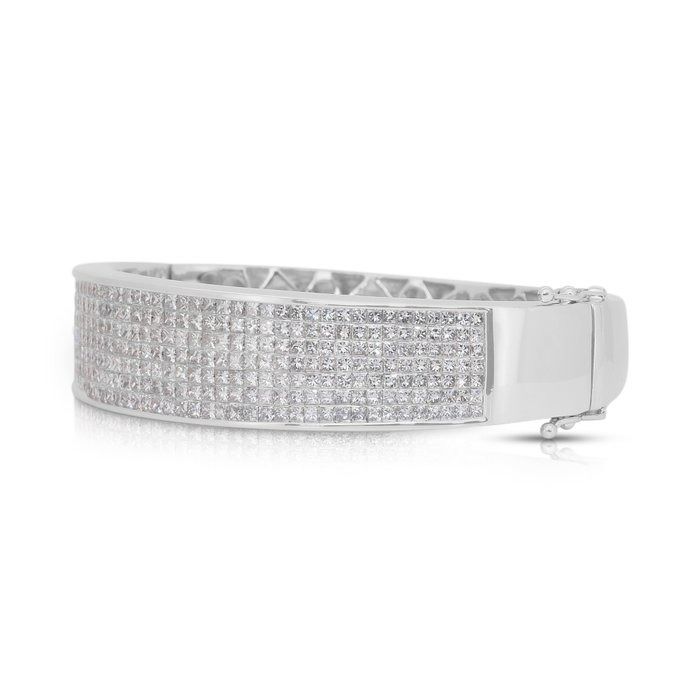 Stunning 8.10ct Diamonds Bangle in 18k White Gold - IGI Certified