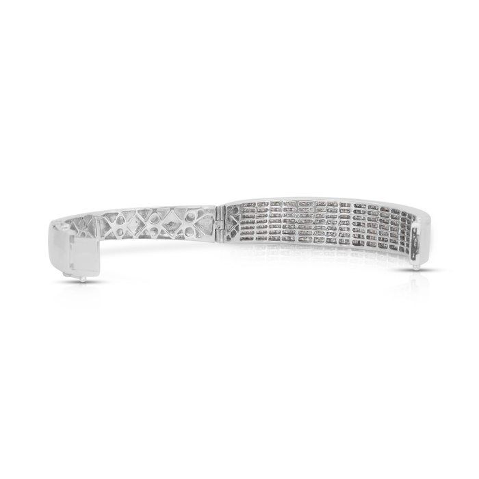 Stunning 8.10ct Diamonds Bangle in 18k White Gold - IGI Certified