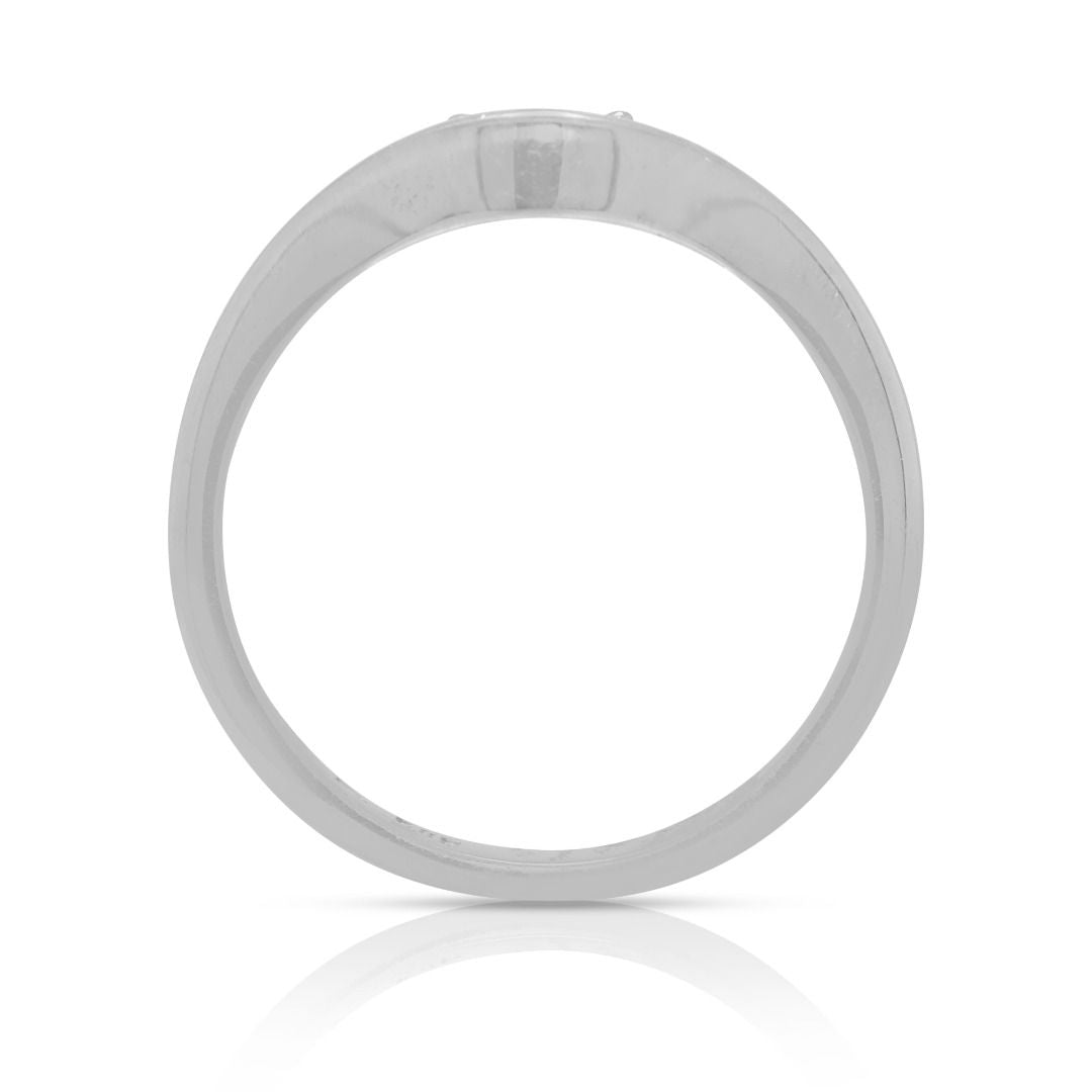 Stunning Solitaire Ring in 14K White Gold