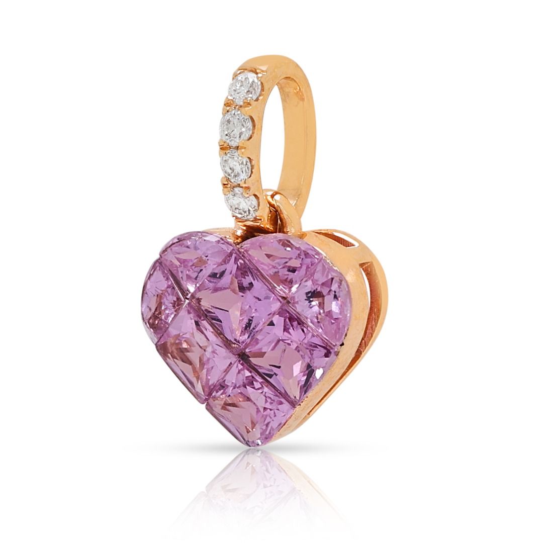 Süßer 0,66ct Herz-Anhänger mit pinkem Saphir und 0,030ct Diamantöse in 18K Roségold (Neu)