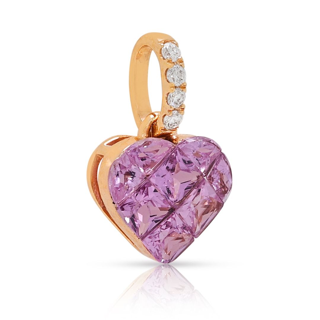 Süßer 0,66ct Herz-Anhänger mit pinkem Saphir und 0,030ct Diamantöse in 18K Roségold (Neu)