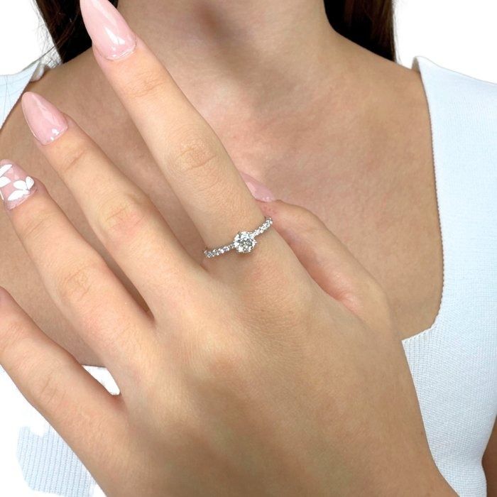 Timeless 0.67ct Diamonds Pave Ring in Platinum - IGI Certified