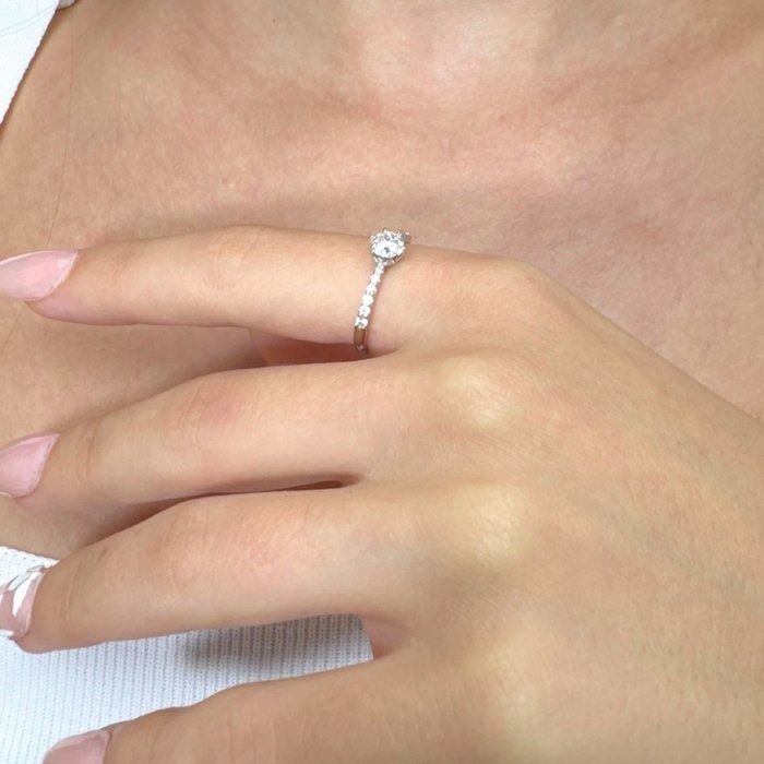 Timeless 0.67ct Diamonds Pave Ring in Platinum - IGI Certified