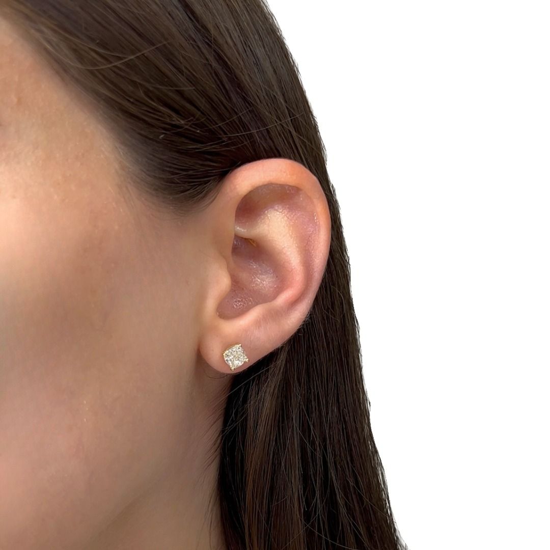 Timeless 2.01ct Diamonds Stud Earrings in 18k Yellow Gold - IGI Certified