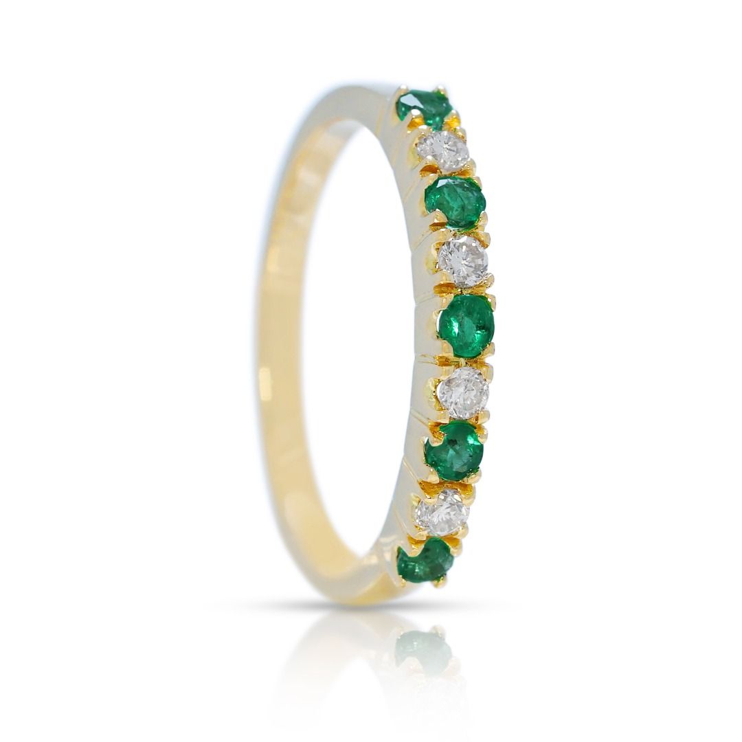 Vibrant 0.37ct Emerald and Diamond Alternating 18k Yellow Gold Ring (New-Unworn)