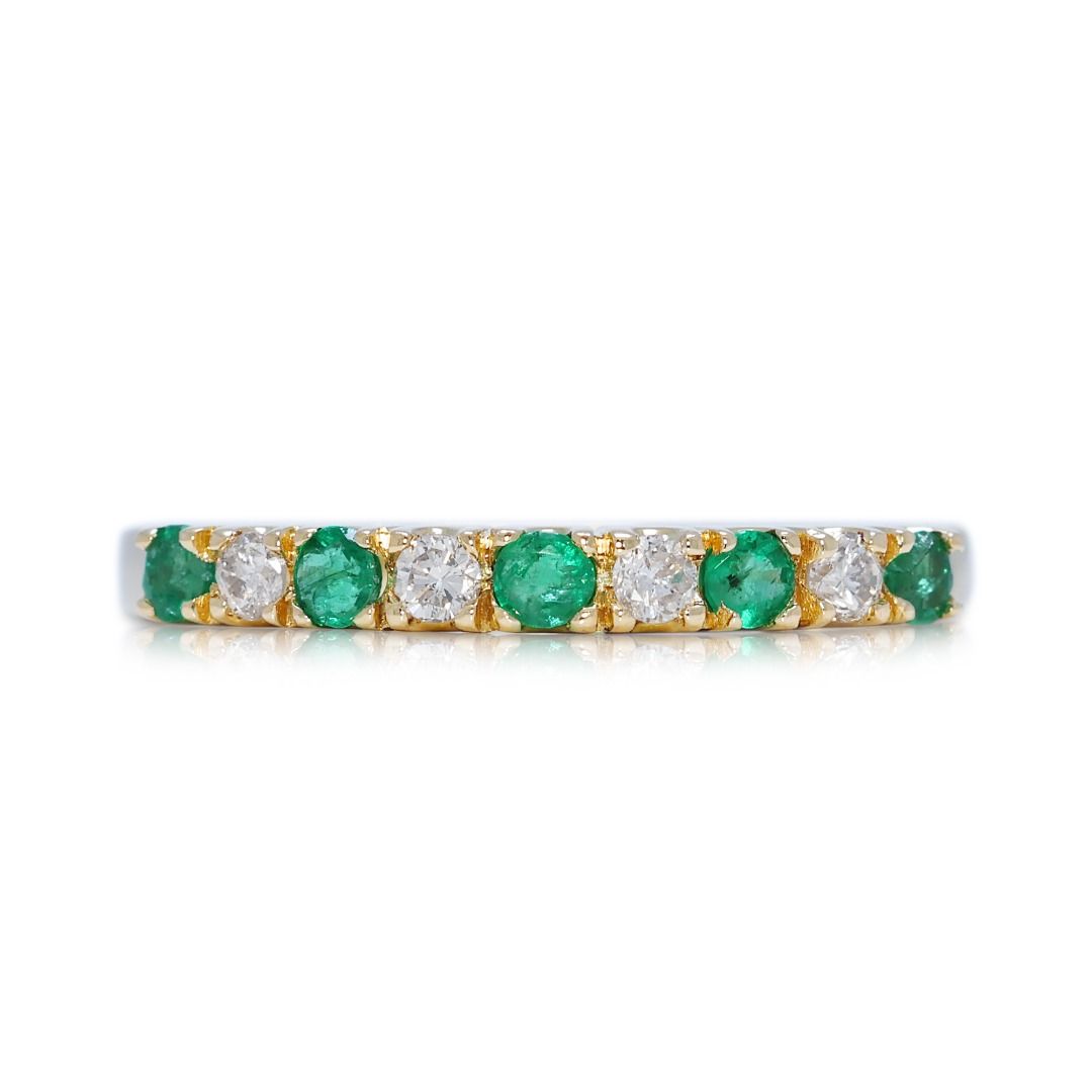 Vibrant 0.37ct Emerald and Diamond Alternating 18k Yellow Gold Ring (New-Unworn)
