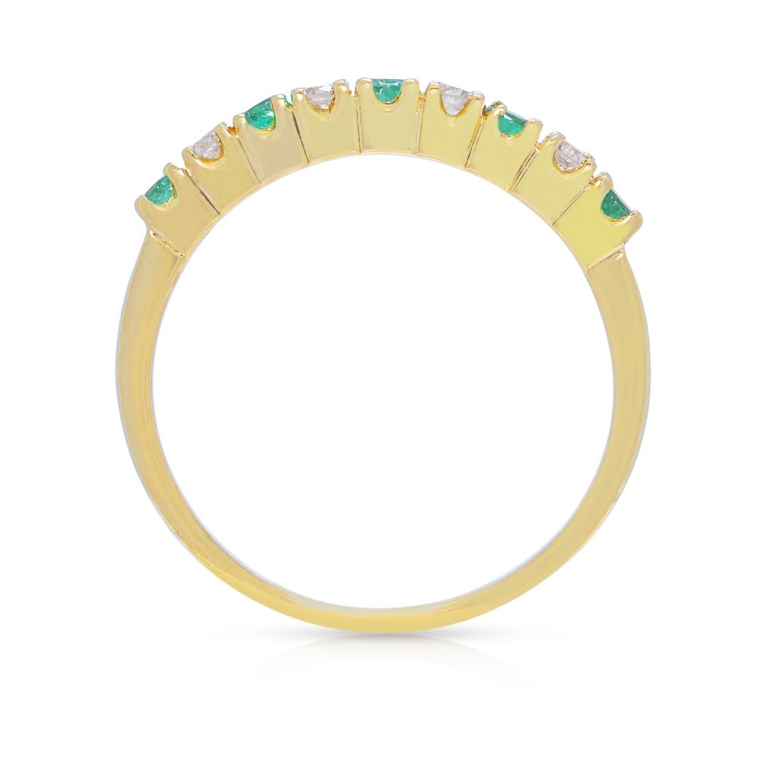 Vibrant 0.37ct Emerald and Diamond Alternating 18k Yellow Gold Ring (New-Unworn)