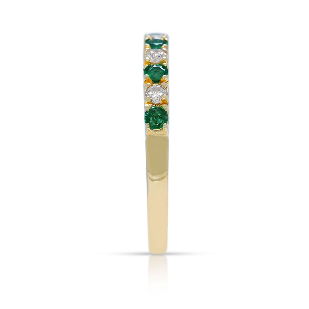 Vibrant 0.37ct Emerald and Diamond Alternating 18k Yellow Gold Ring (New-Unworn)
