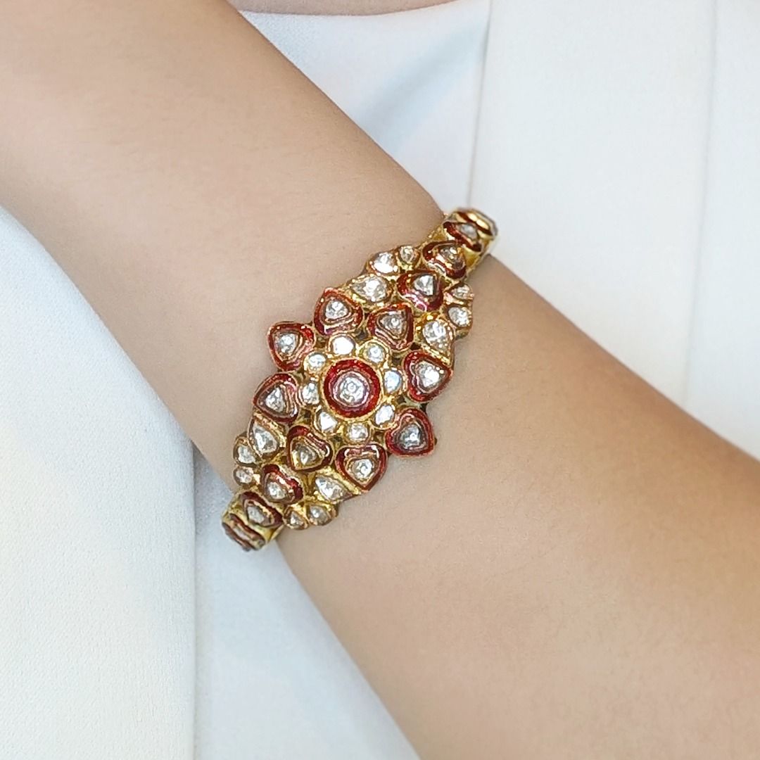 Vibrant 1ct Natural Diamond Bangle in 18K Yellow Gold