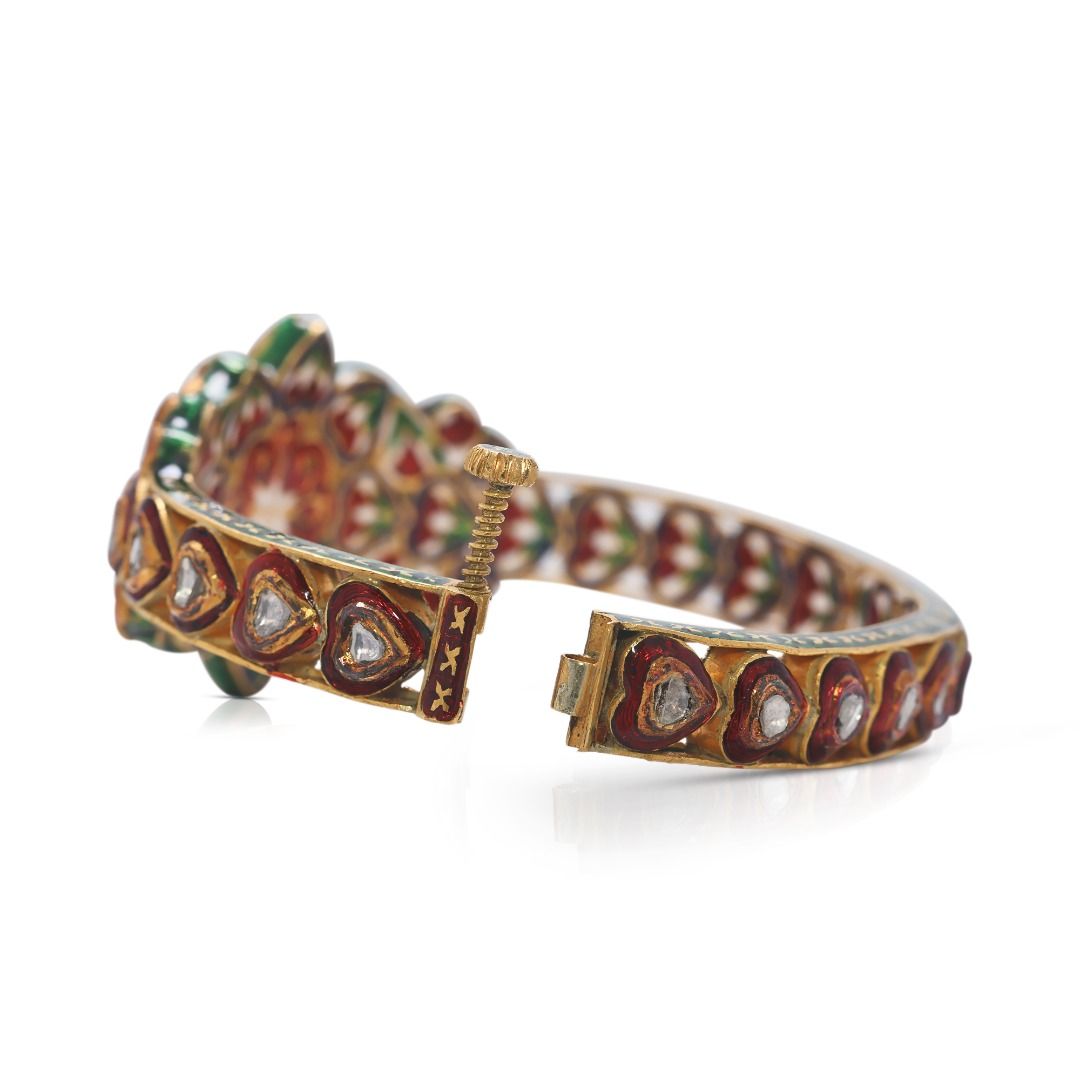 Vibrant 1ct Natural Diamond Bangle in 18K Yellow Gold