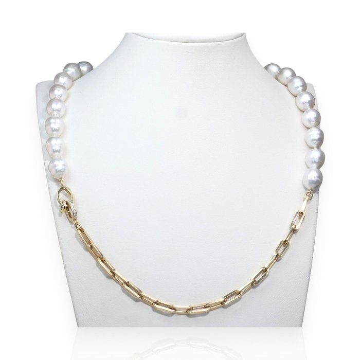 0.30 Carat GCI Certified Natural Diamond And South Sea Pearl 18k Yellow Gold Necklace