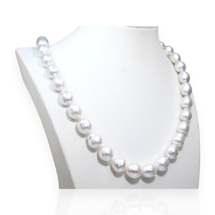0.30 Carat GCI Certified Natural Diamond And South Sea Pearl 18k Yellow Gold Necklace