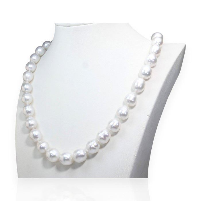0.30 Carat GCI Certified Natural Diamond And South Sea Pearl 18k Yellow Gold Necklace