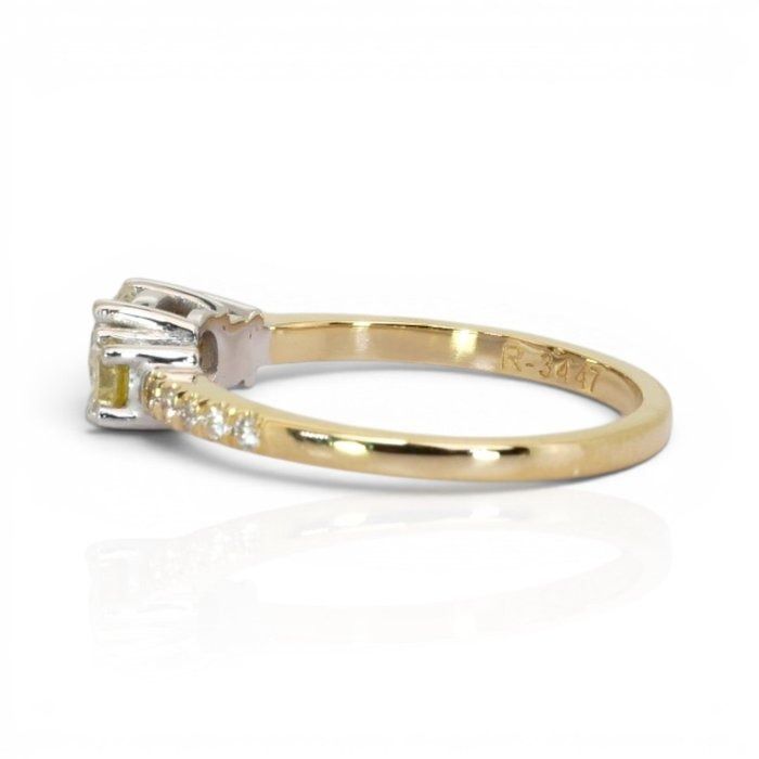 0.93 Carat IGI Certified Natural Diamond 18K Yellow And White Gold 3-Stone Ring