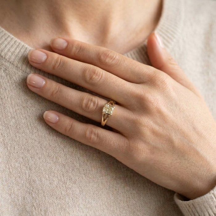 1.01 Carat IGI Certified 18K Yellow Gold Solitaire Ring
