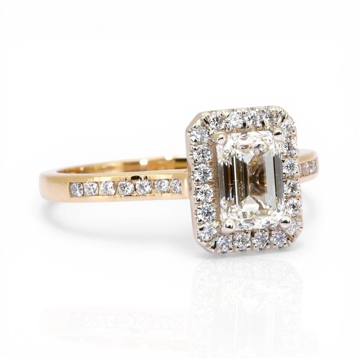 1.31 Carat IGI Certified 18K Yellow Gold Halo Ring