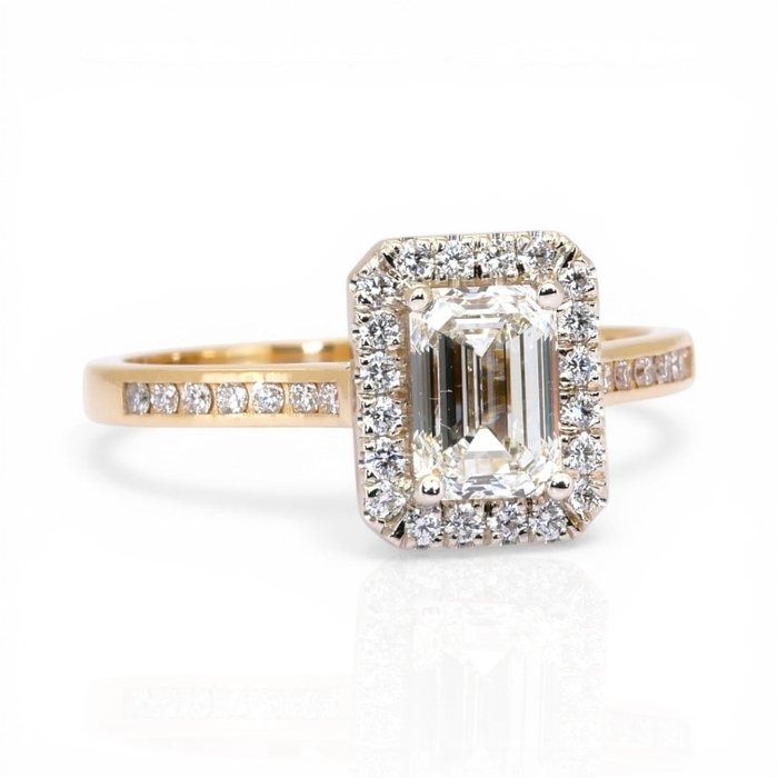 1.31 Carat IGI Certified 18K Yellow Gold Halo Ring