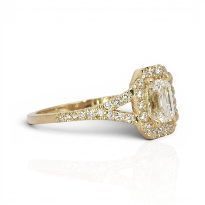1.43 Carats IGI Certified Natural Diamond 18k Yellow Gold Halo Ring