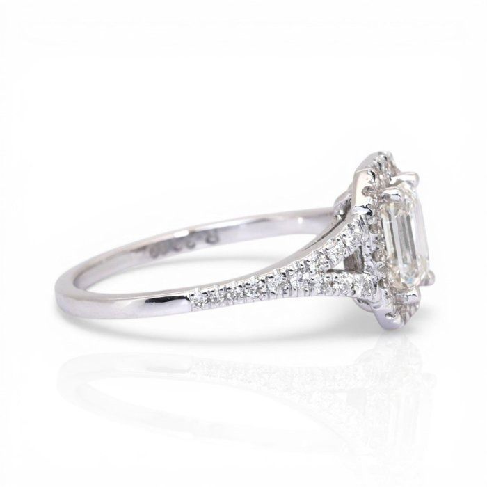 1.46 Carat IGI Certified 18K White Gold Halo Ring