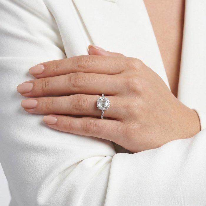 1.46 Carats IGI Certified Natural Diamond 18k White Gold Halo Ring